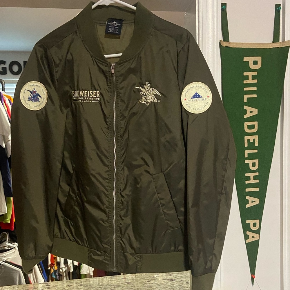 WOMEN’S ARMY GREEN FULL ZIP BOMBER STYLE JACKET SIZE M W/ BUDWEISER A&EAGLE LOGO
